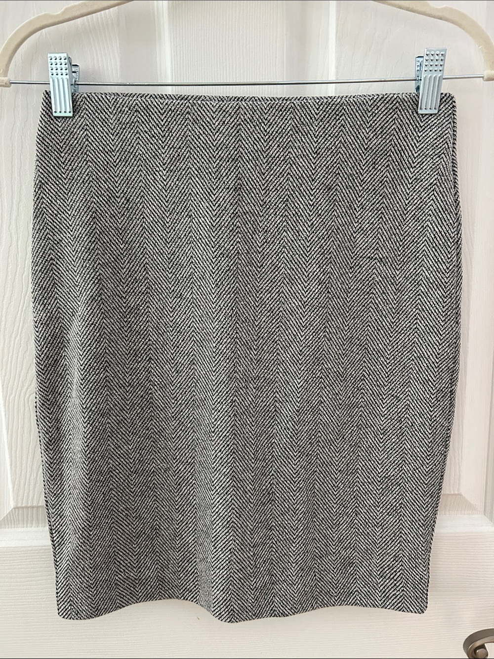 Ann Taylor Factory White and Black Herringbone Pencil Skirt